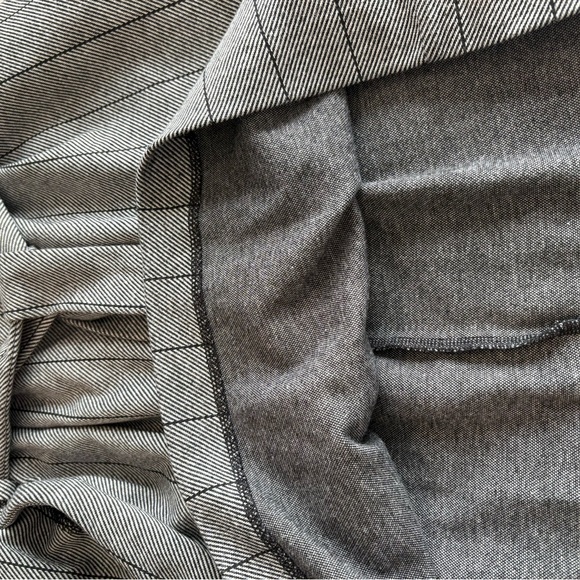 Dynamite Gray with Black Thin Stripes Women's Skirt Size 10 - Picture 6 of 8